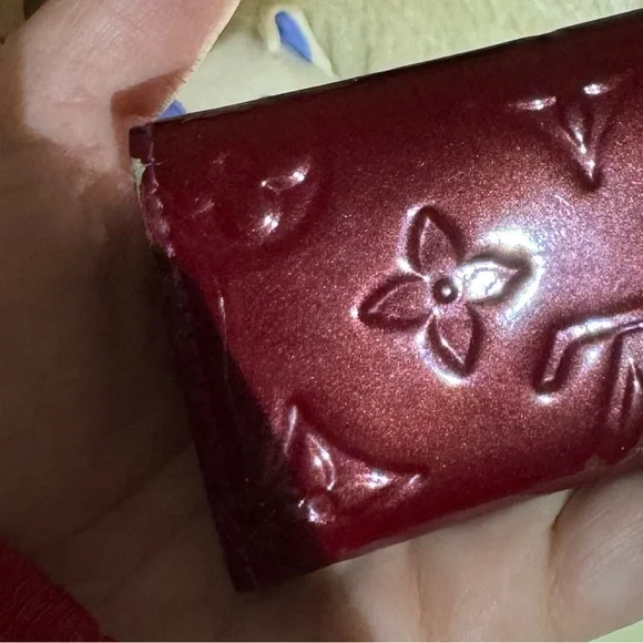 Louis Vuitton Pomme D'Amour Monogram Vernis Multicles Four Ring Key Holder - Picture 13 of 13